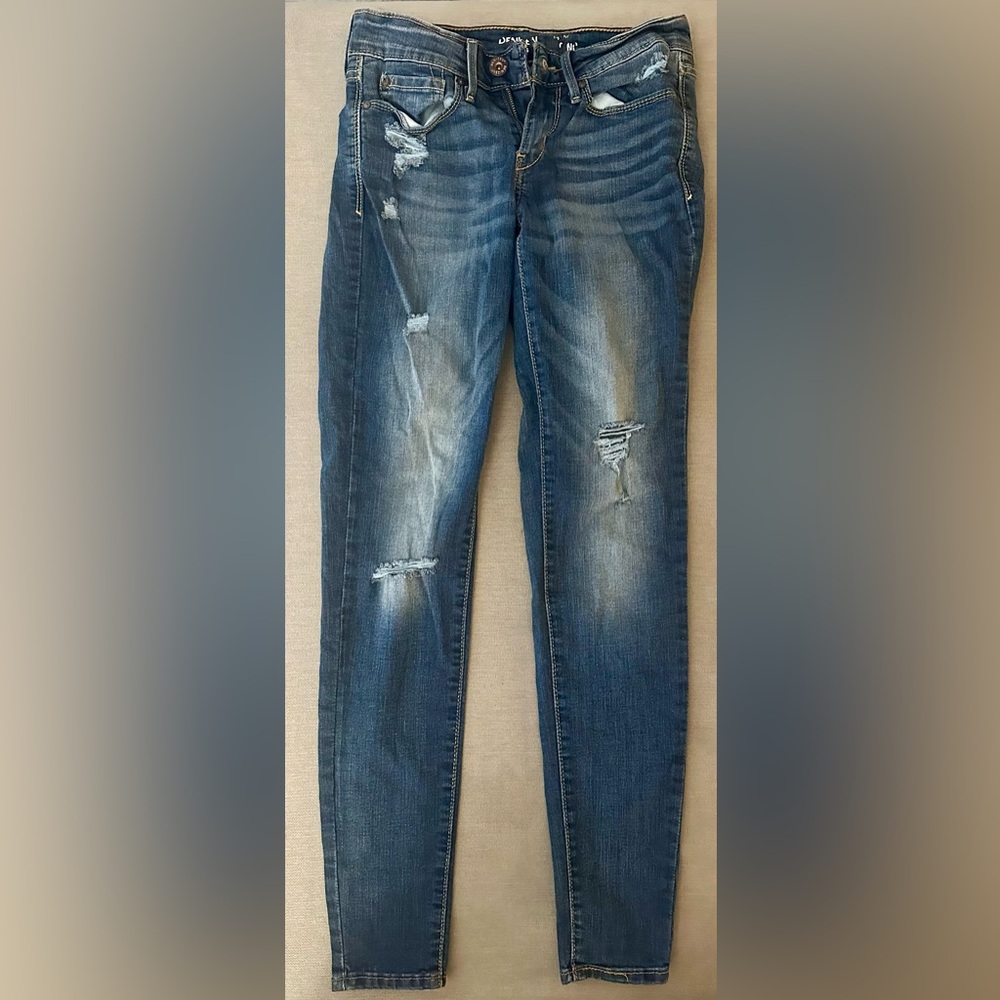 Denizen from Levi’s Distressed Skinny Jeans – Size 1